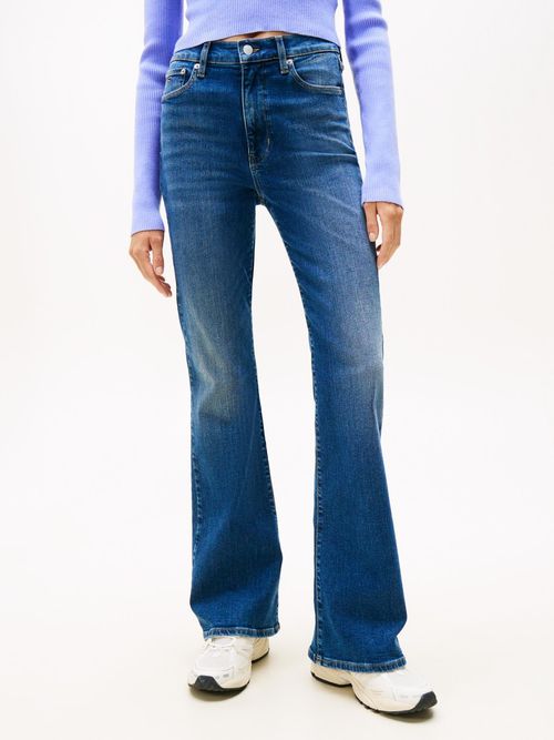 Jeans-Sylvia-acampanados-de-corte-skinny-y-talle-alto