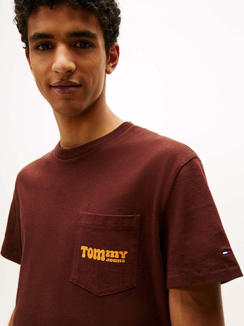 Camiseta-slim-de-cuello-redondo-con-logo