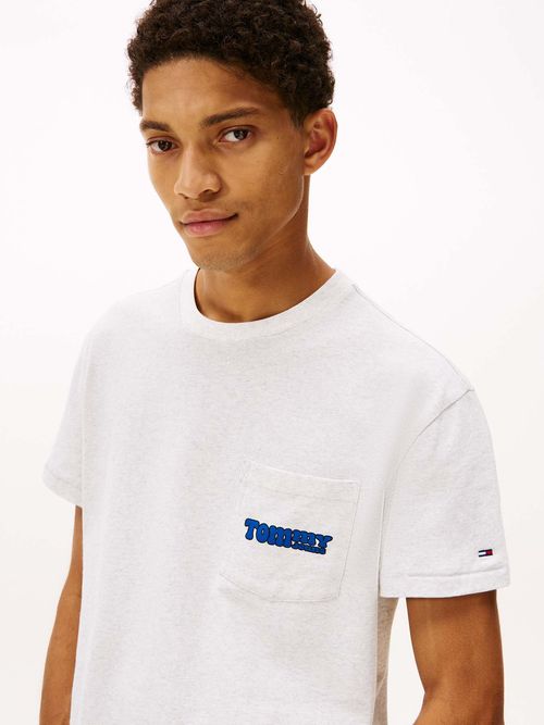 Camiseta-slim-de-cuello-redondo-con-logo