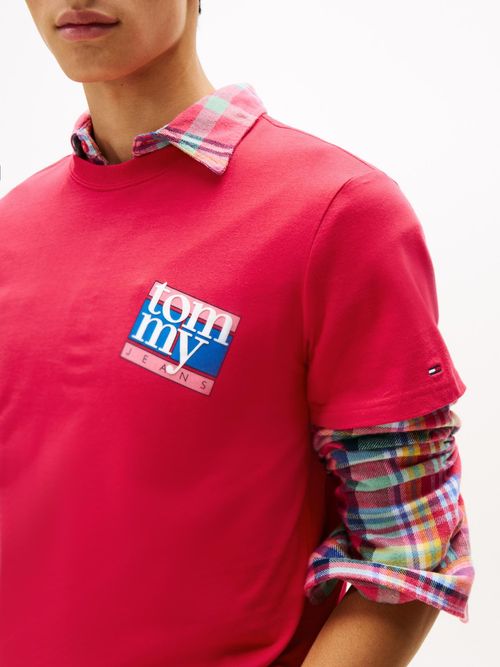 Camiseta-de-cuello-redondo-con-logo-bordado