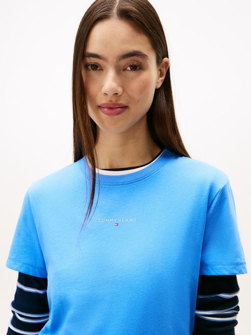 Camiseta-de-cuello-redondo-con-logo-lineal