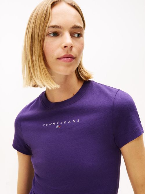 Camiseta-de-corte-slim-con-logo-lineal-en-el-pecho