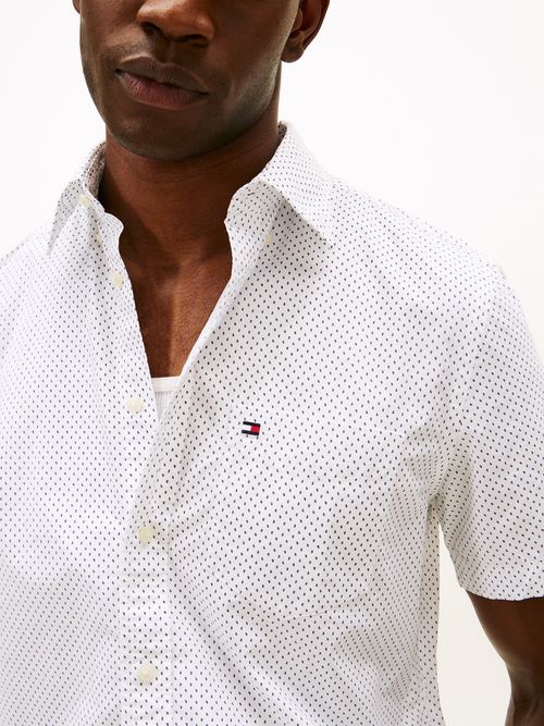 Camisa-de-popelin-flex-estampada-de-corte-regular