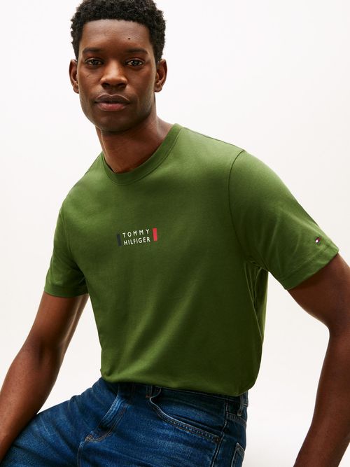 Camiseta-con-estampado-pequeño-central-brand-love-