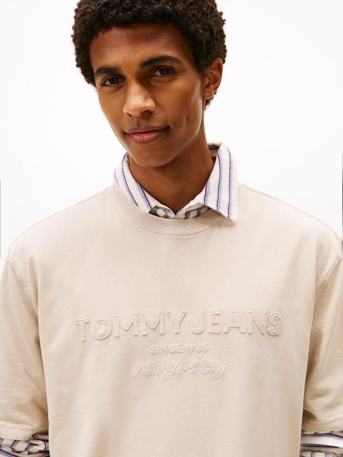 Camiseta-de-corte-clasico-con-logo