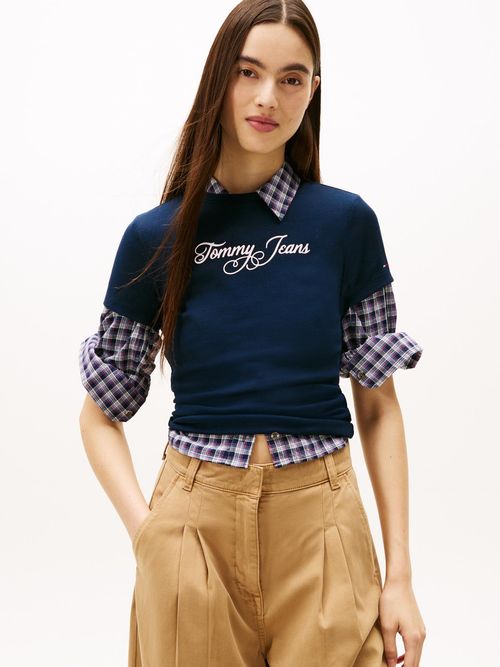 Camiseta-essential-de-corte-slim-con-logo-script