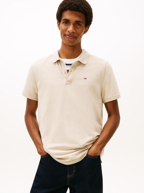 Polo-de-corte-slim-con-parche-con-logo