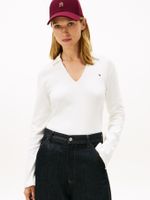 Polo-manga-larga-con-logo-bordado-en-el-pecho