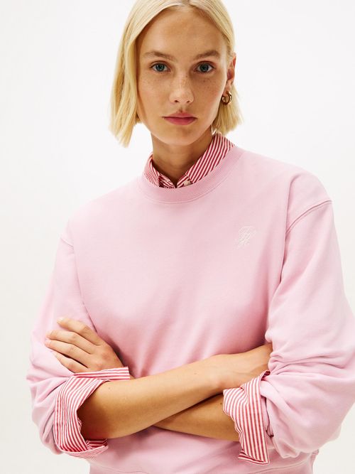 Abrigo-con-logo-script-de-corte-regular