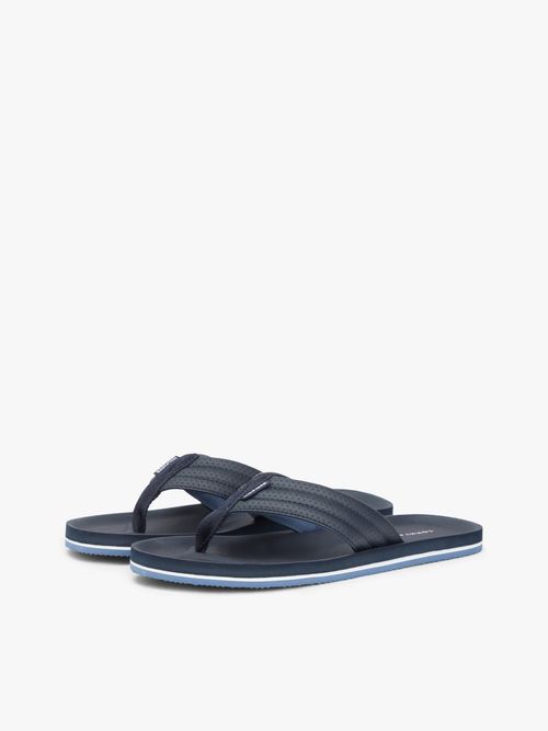 Chancletas-acolchadas-con-logo-en-la-pala