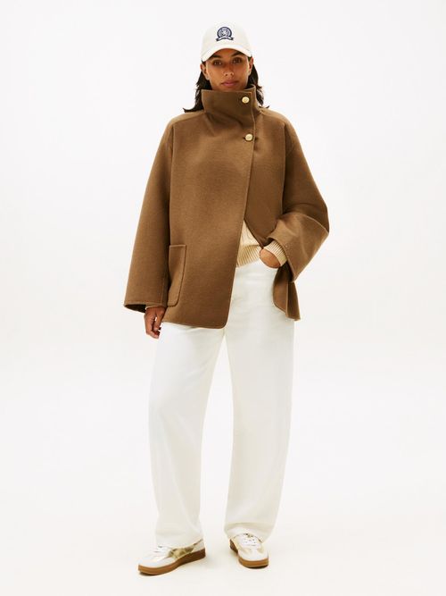 Zapatillas-con-diseño-metalico