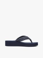 Chancletas-con-cuñas-y-tiras-trenzadas