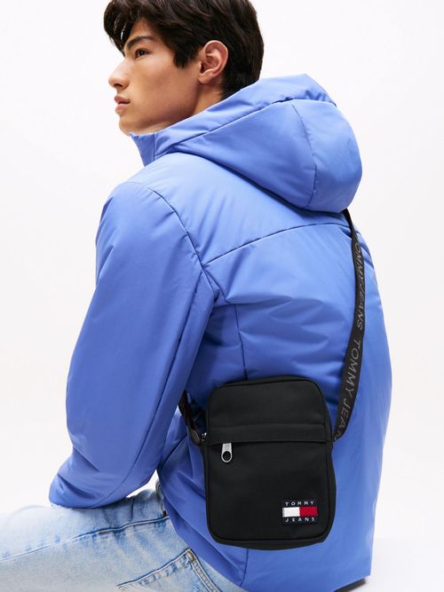 Bolso-reporter-Essential-con-inscripcion