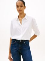 Camisa-con-diseño-de-rayas-con-logo-grafico