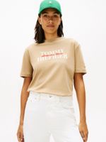 Camiseta-clasica-con-logo-moderno
