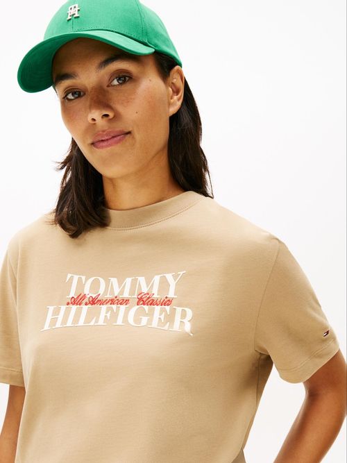 Camiseta-clasica-con-logo-moderno