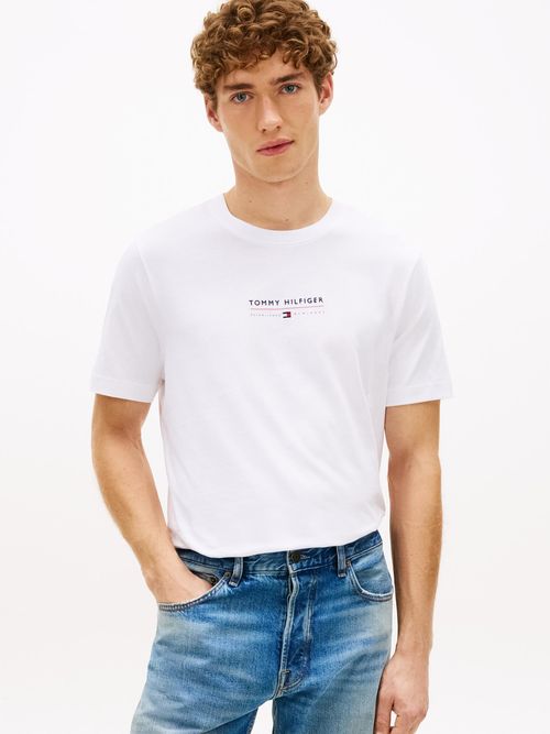 Camiseta-de-cuello-redondo-con-logo