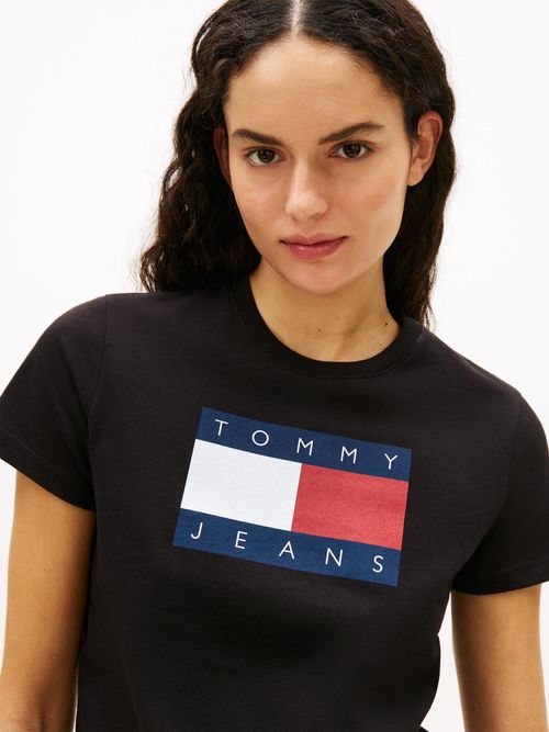 Camiseta-de-punto-con-parche-del-logo
