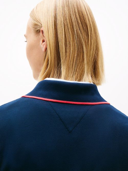 Polo-de-corte-cropped-con-diseño-de-rayas