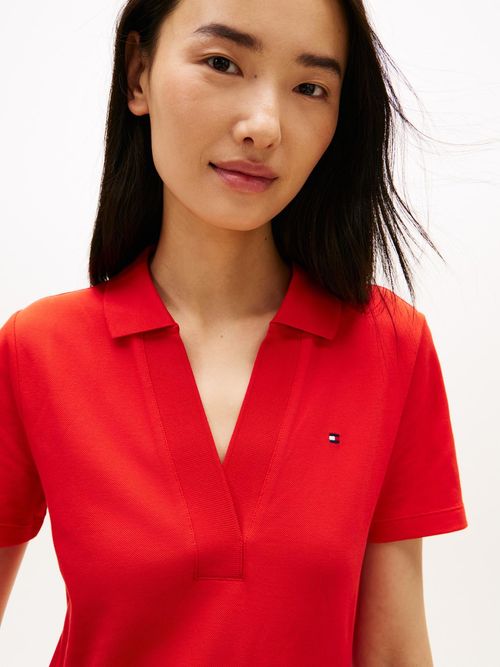 Vestido-tipo-polo-con-cuello-en-V-abierto