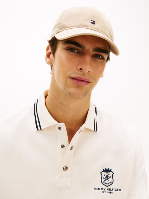 Gorra-de-beisbol-con-logo-bordado