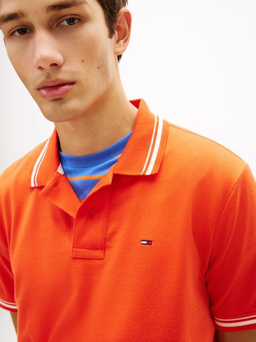 Polo-de-corte-regular-ribeteado-con-logo