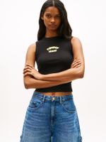 Top-de-corte-slim-con-logo-grafico