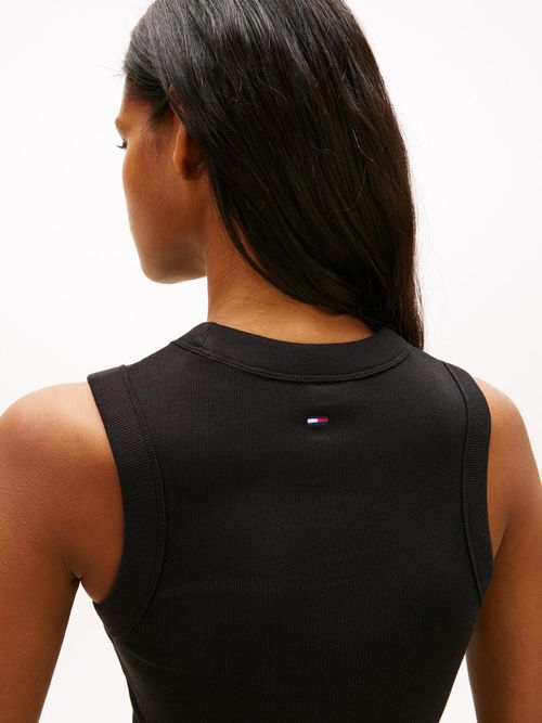 Top-de-corte-slim-con-logo-grafico