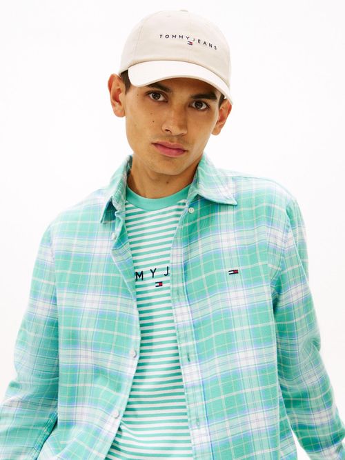 Gorra-de-beisbol-con-logo-bordado