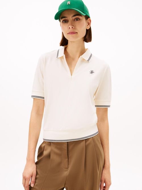 Polo-de-pique-con-logo-bordado