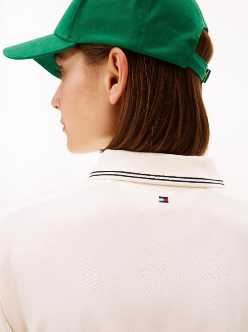 Polo-de-pique-con-logo-bordado