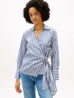 Blusa-cruzada-de-corte-slim-con-lazo-anudable
