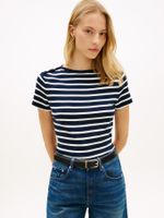 Camiseta-slim-de-cuello-barco-con-botones