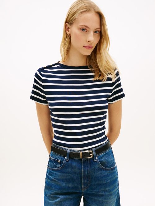 Camiseta-slim-de-cuello-barco-con-botones