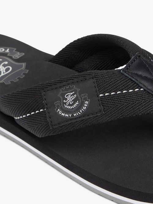 Chancletas-con-parche-con-escudo