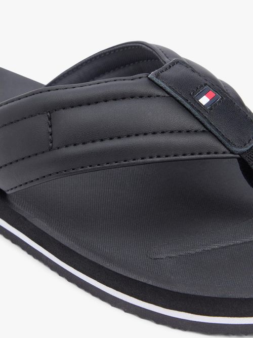 Chancletas-con-tiras-acolchadas-y-logo