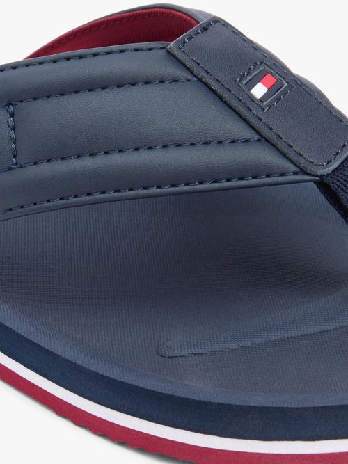 Chancletas-con-tiras-acolchadas-y-logo