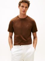 Camiseta-de-cuello-redondo-con-logo-bordado