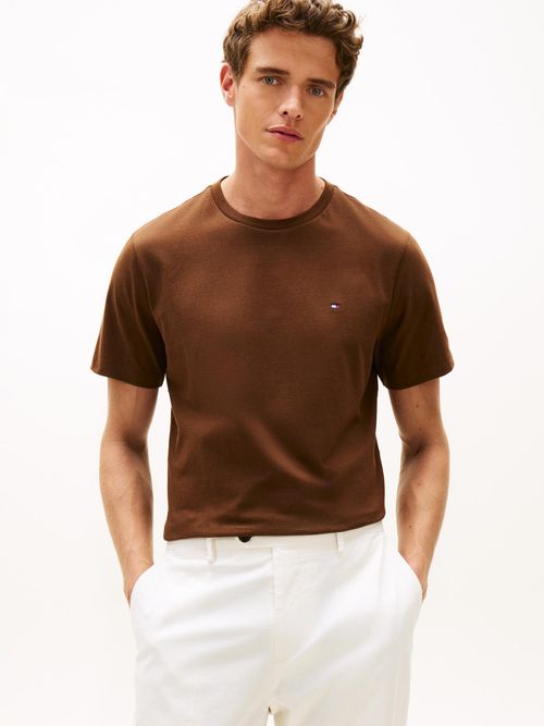 Camiseta-de-cuello-redondo-con-logo-bordado