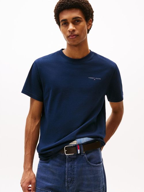 Camiseta-slim-con-logo-lineal