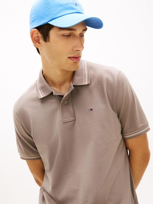 Polo-de-corte-regular-ribeteado-con-logo