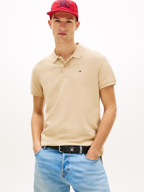 Polo-de-corte-slim-con-parche-con-logo