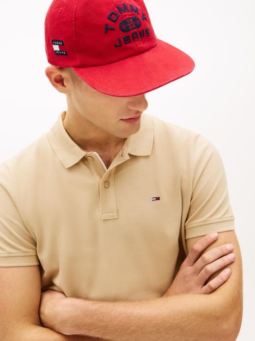 Polo-de-corte-slim-con-parche-con-logo