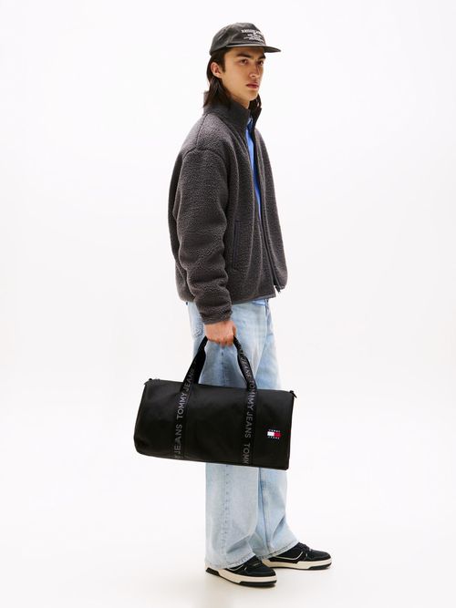 Bolsa-de-deporte-Essential-con-logos