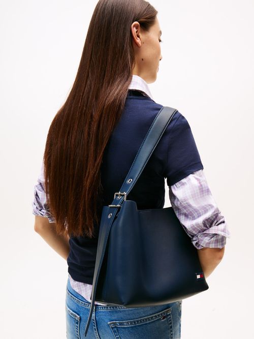 Bolso-hobo-con-insignia-del-logo