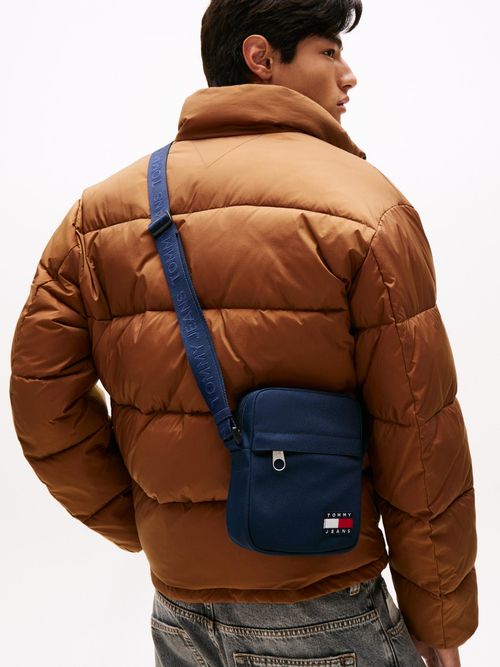 Bolso-reporter-Essential-con-inscripcion