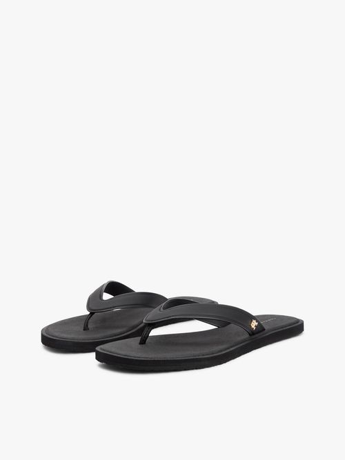 Chancletas-con-monograma-TH