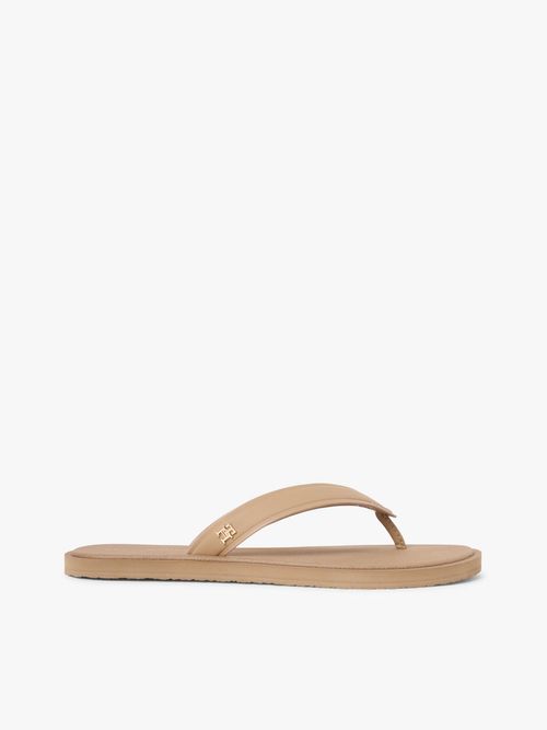 Chancletas-con-monograma-TH
