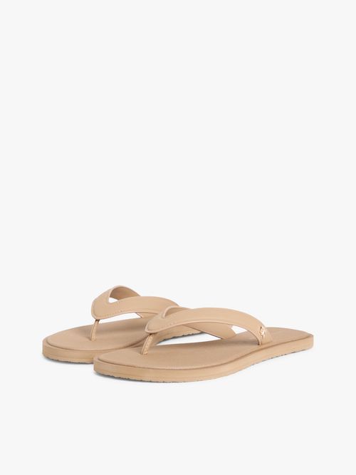 Chancletas-con-monograma-TH