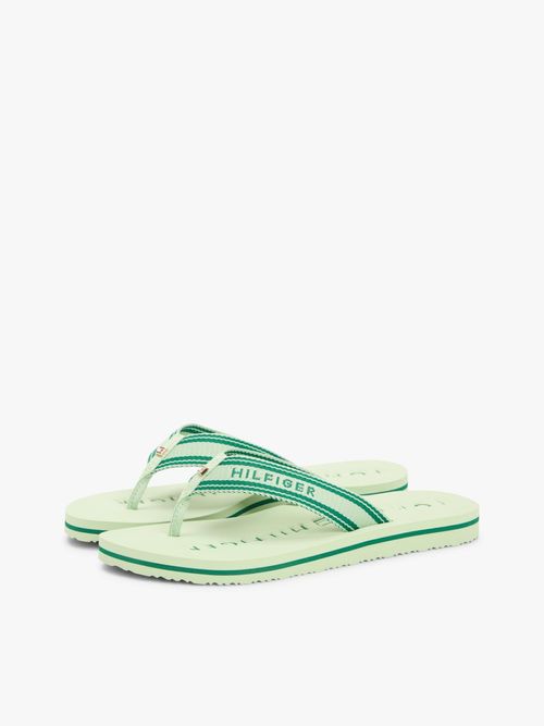Chancletas-con-tiras-de-tejido-trenzado